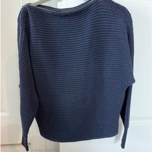 016. Intermix sweater